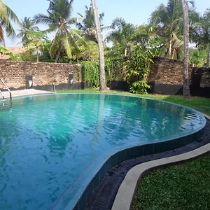 Star White - Negombo 3* Kudapaduwa